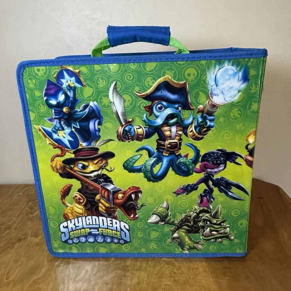 Skylanders Swap Force Carrying Case with Removable Shelves